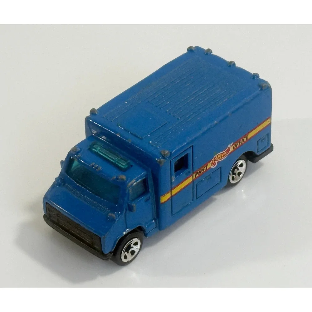 RARE Vintage 1998 Hot Wheels Downtown Center Playset Post Office Ambulance Truck
